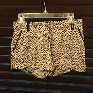 Bar III Off white / blush Pink and black shorts